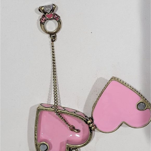 2PC SET BETSEY JOHNSON PINK HEART TREASURE NECKLACE+MATCHING EARRINGS Rare - Picture 6 of 10